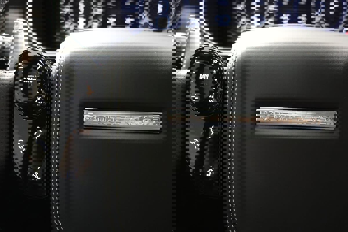 Used 2018 Land Rover Range Rover Sport SVR image 30