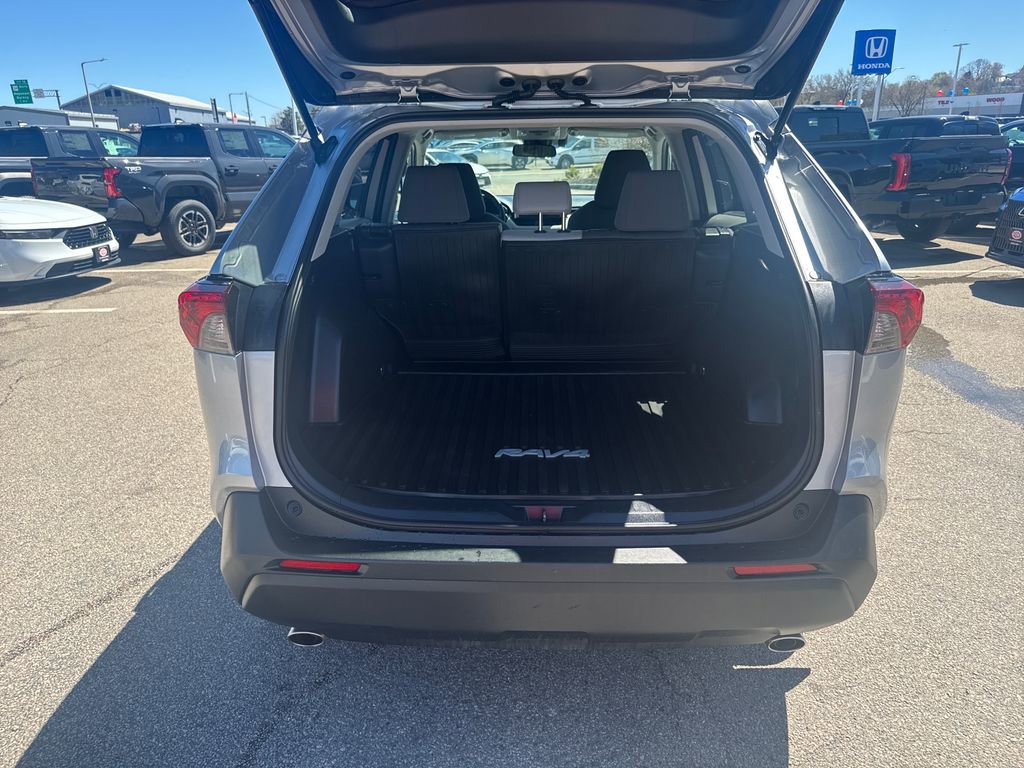 Used 2025 Toyota RAV4 XLE w/ Weather Package AWD/4WD image 7