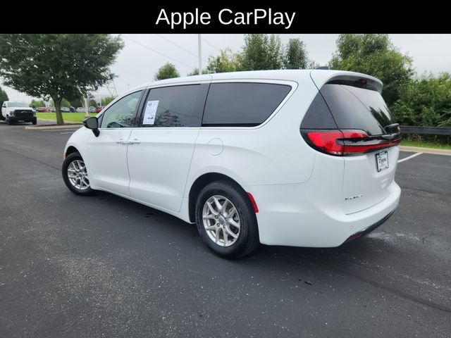 Used 2025 Chrysler Pacifica Select FWD image 5