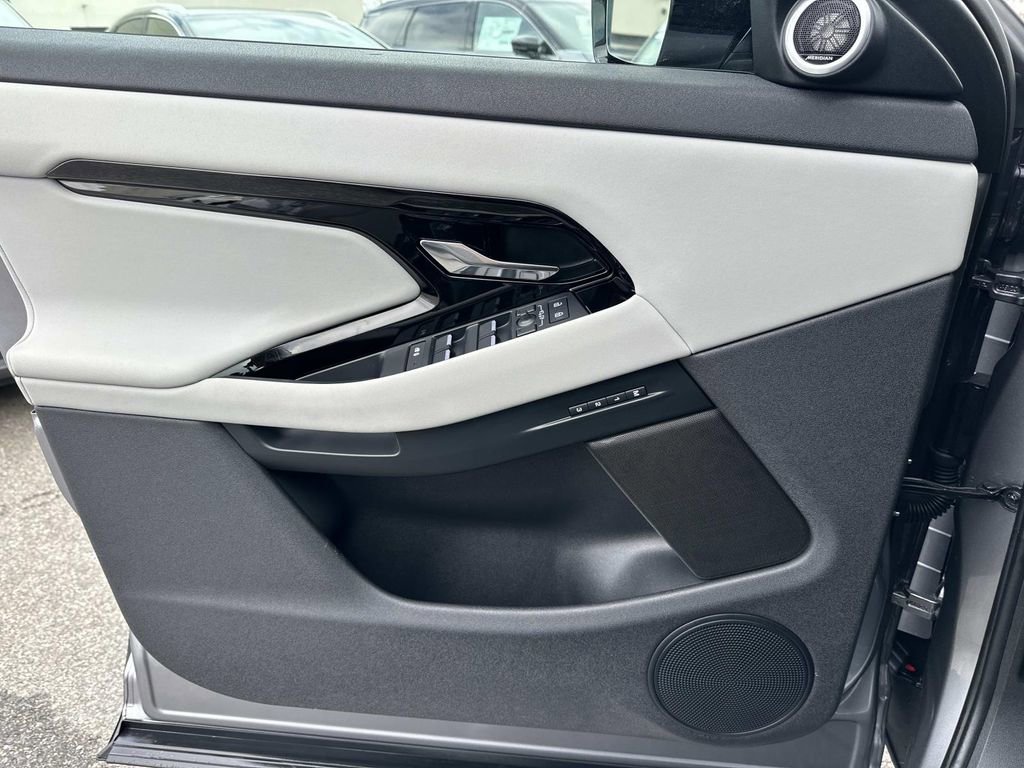 Used 2025 Land Rover Range Rover Evoque S image 23