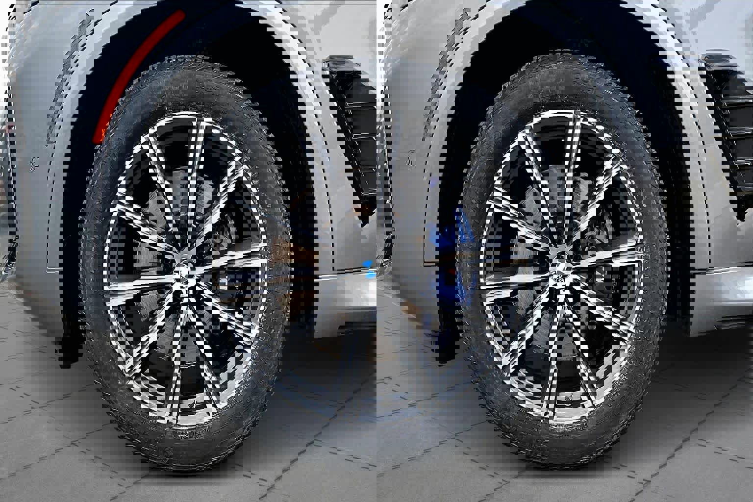 Used 2024 BMW X5 sDrive40i w/ M Sport Package image 11