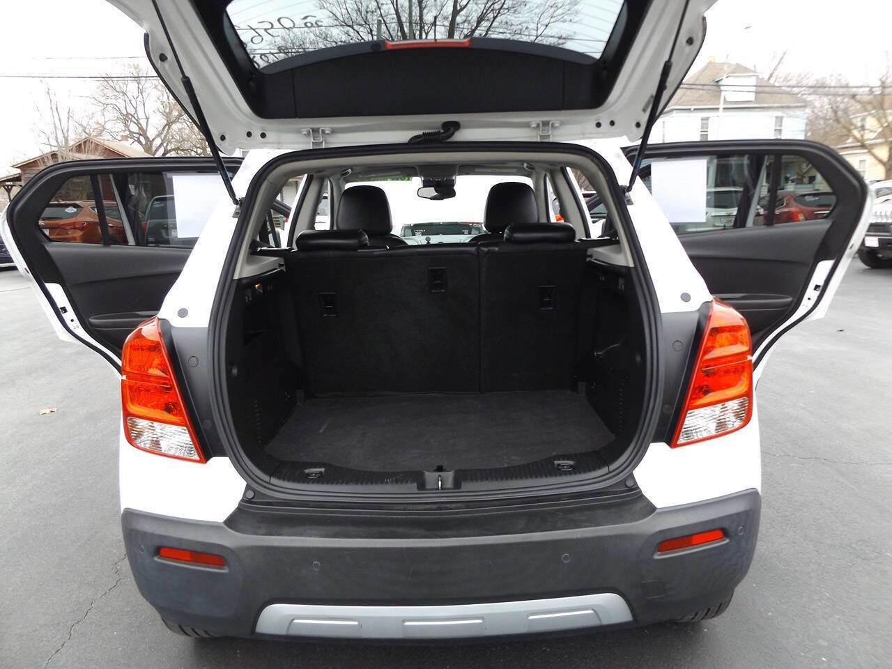 Used 2016 Chevrolet Trax LT w/ LT Sun and Sound Package image 29