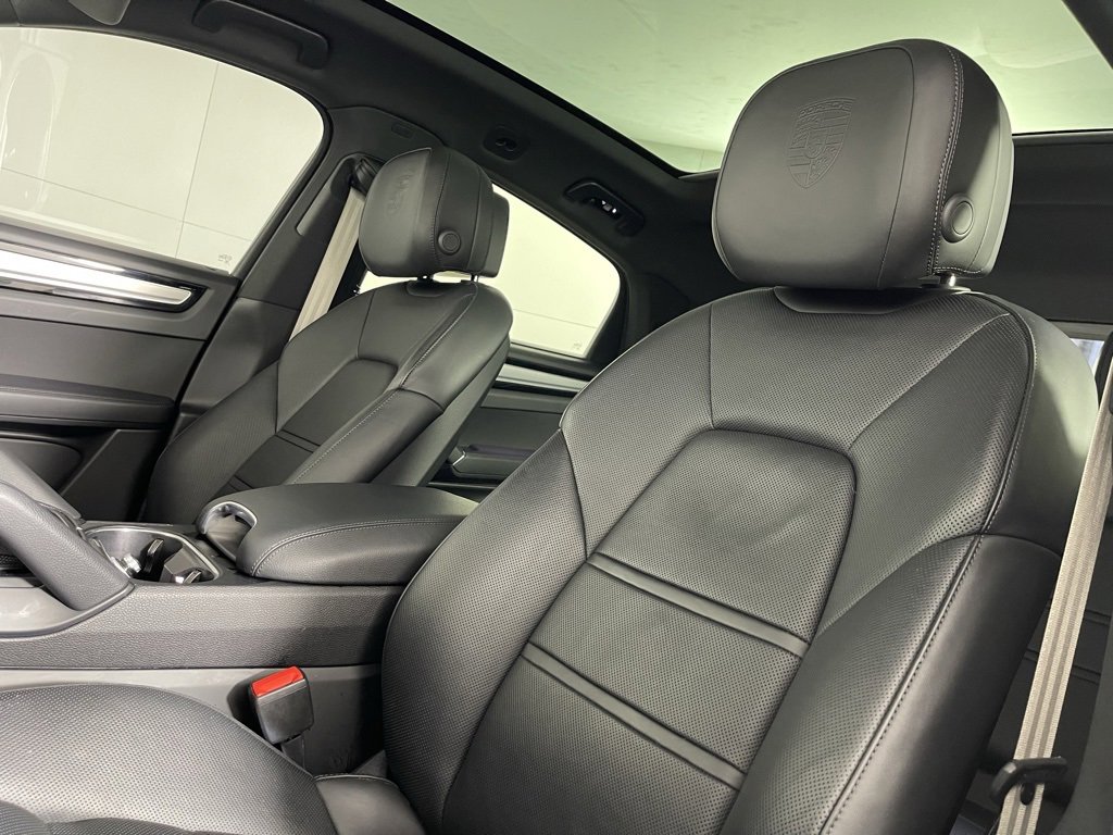 Certified 2023 Porsche Cayenne Coupe image 5