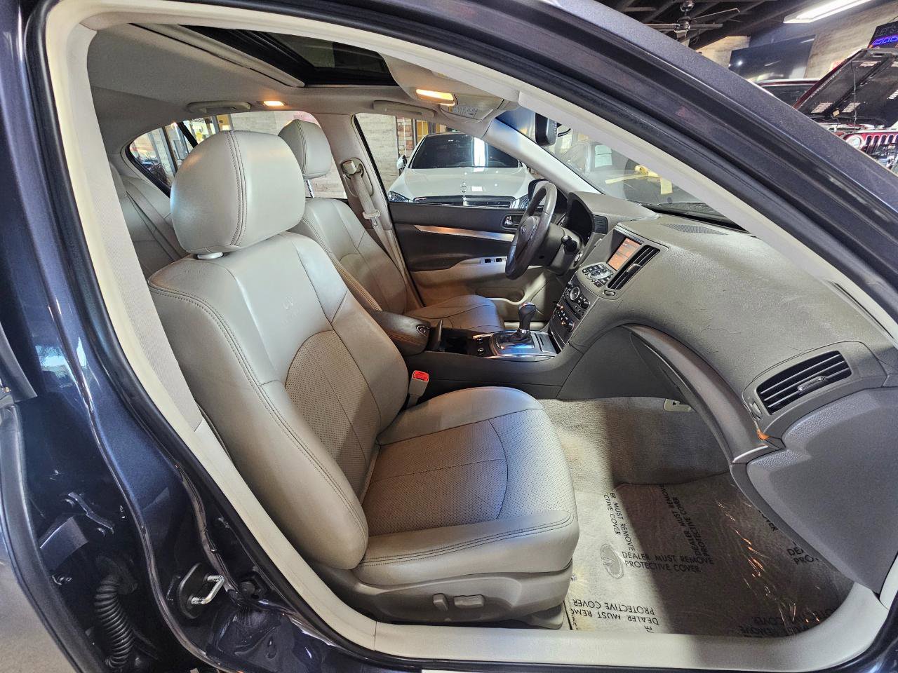 Used 2010 INFINITI G37 Journey w/ Premium Pkg image 11