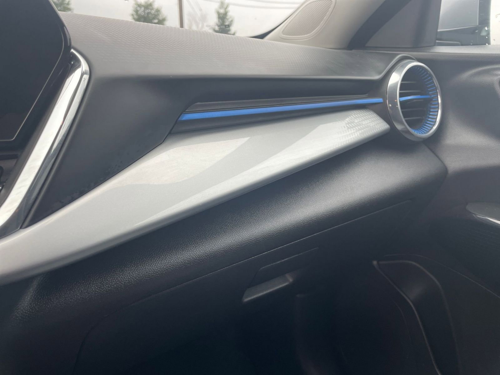 Used 2025 Chevrolet Trax LT image 30