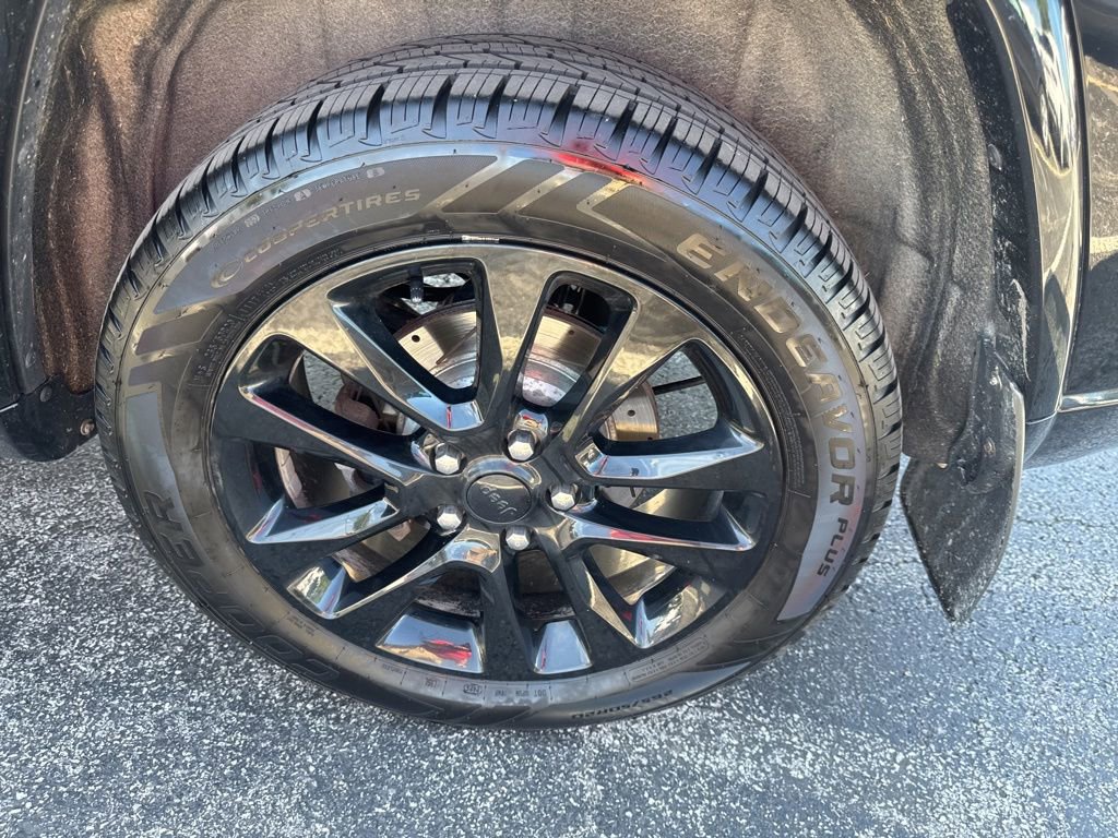 Used 2019 Jeep Grand Cherokee Altitude AWD/4WD image 45