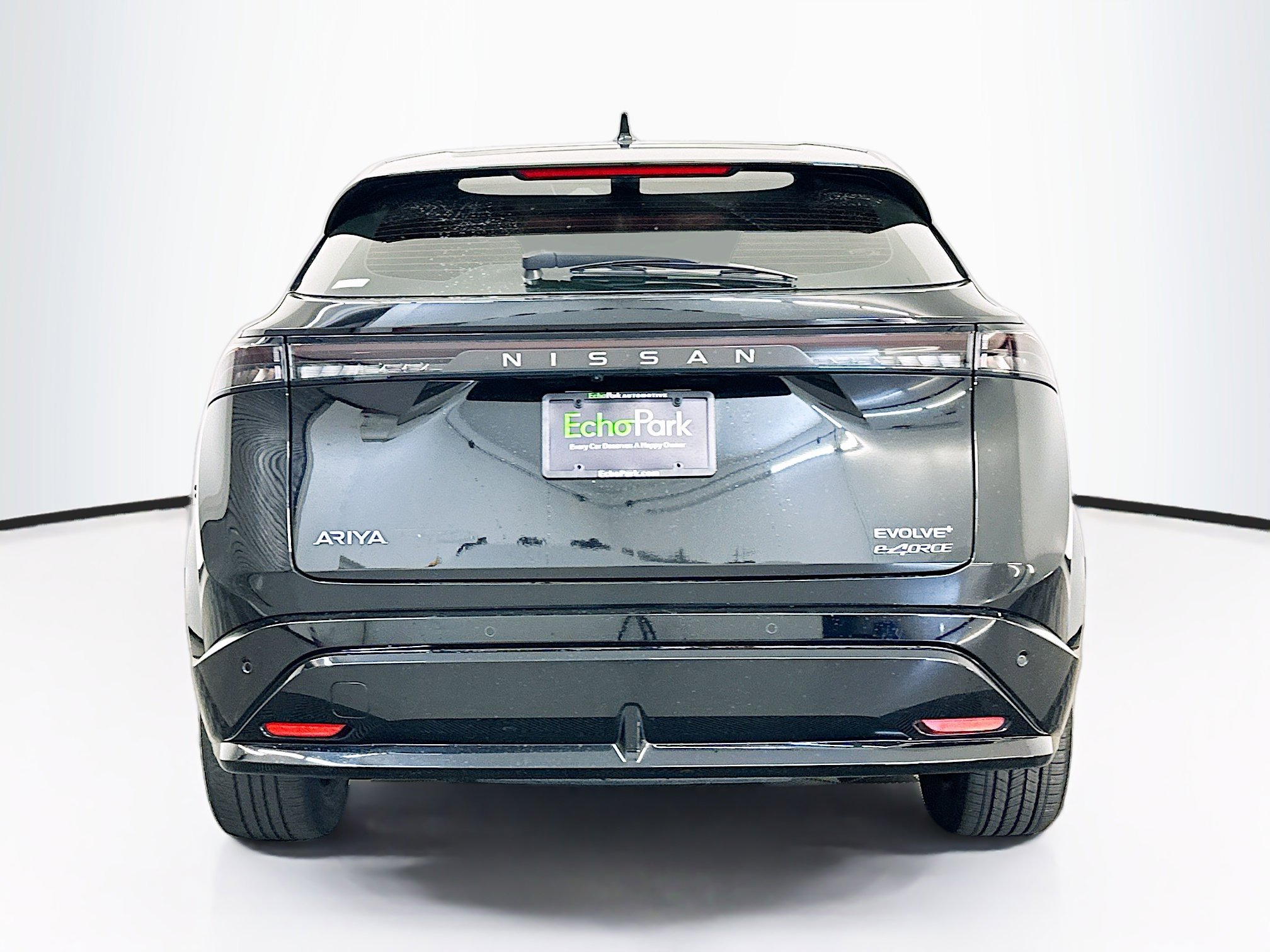 Used 2023 Nissan Ariya AWD image 7