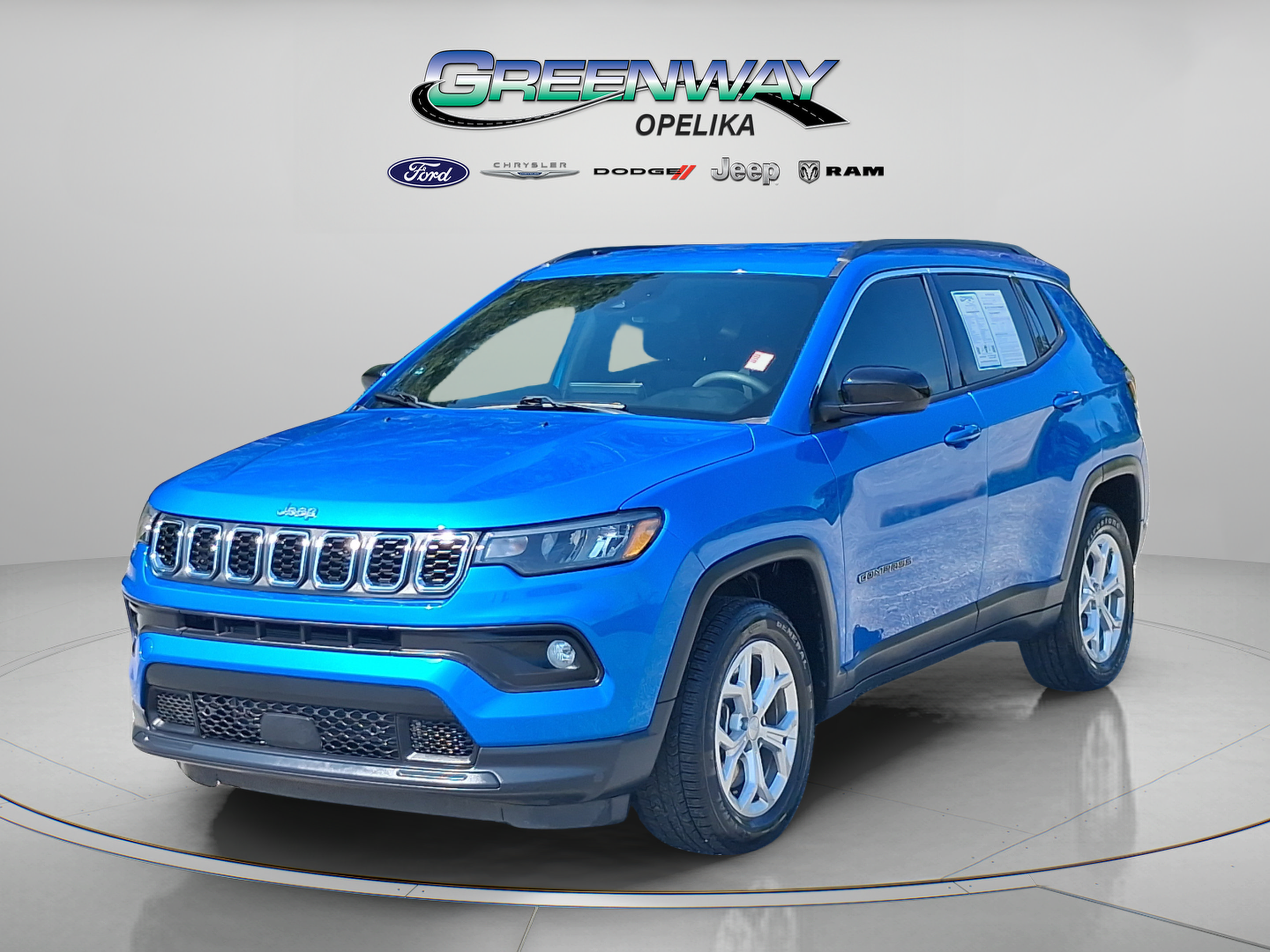 Used 2024 Jeep Compass Latitude AWD/4WD image 3