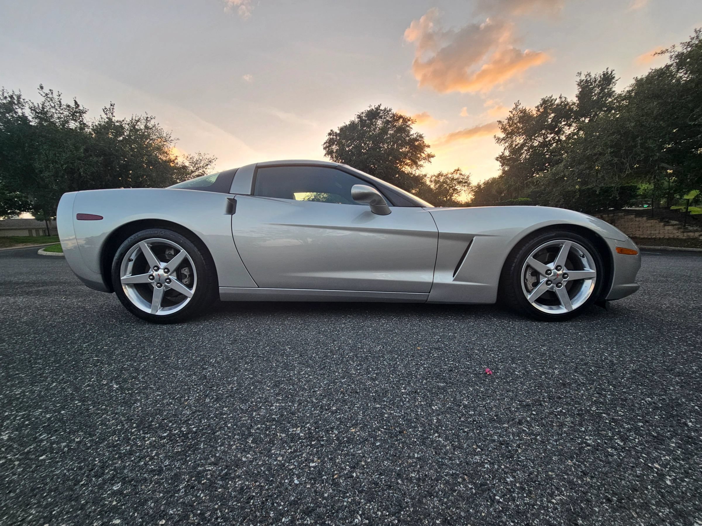 Used 2005 Chevrolet Corvette Coupe w/ Preferred Equipment Group RWD image 6
