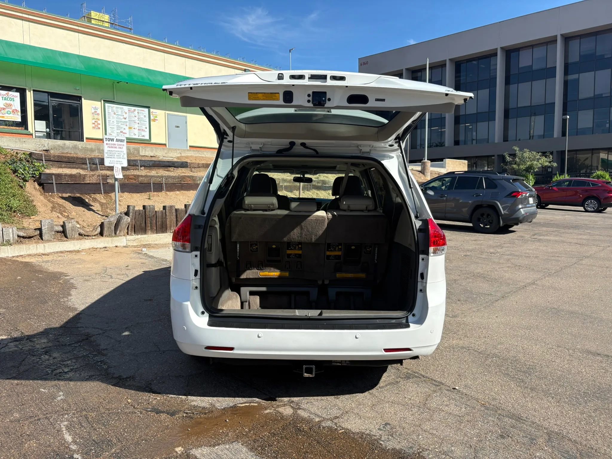 Used 2012 Toyota Sienna XLE FWD image 22