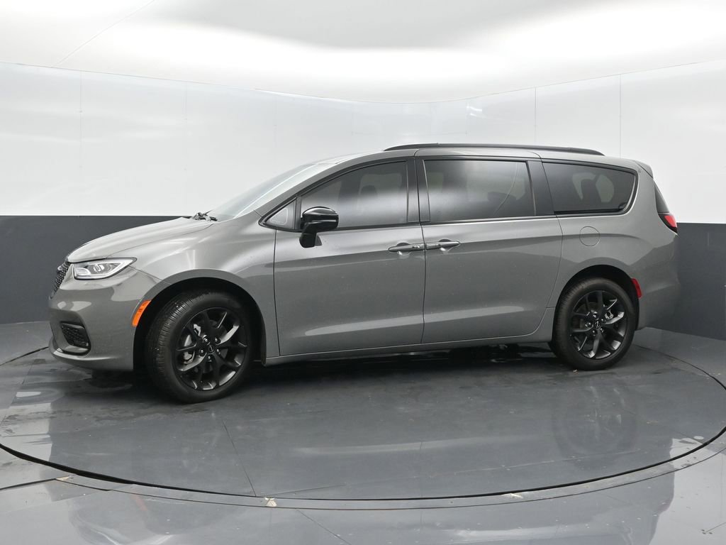 Used 2023 Chrysler Pacifica Limited w/ S Appearance Package AWD/4WD image 4