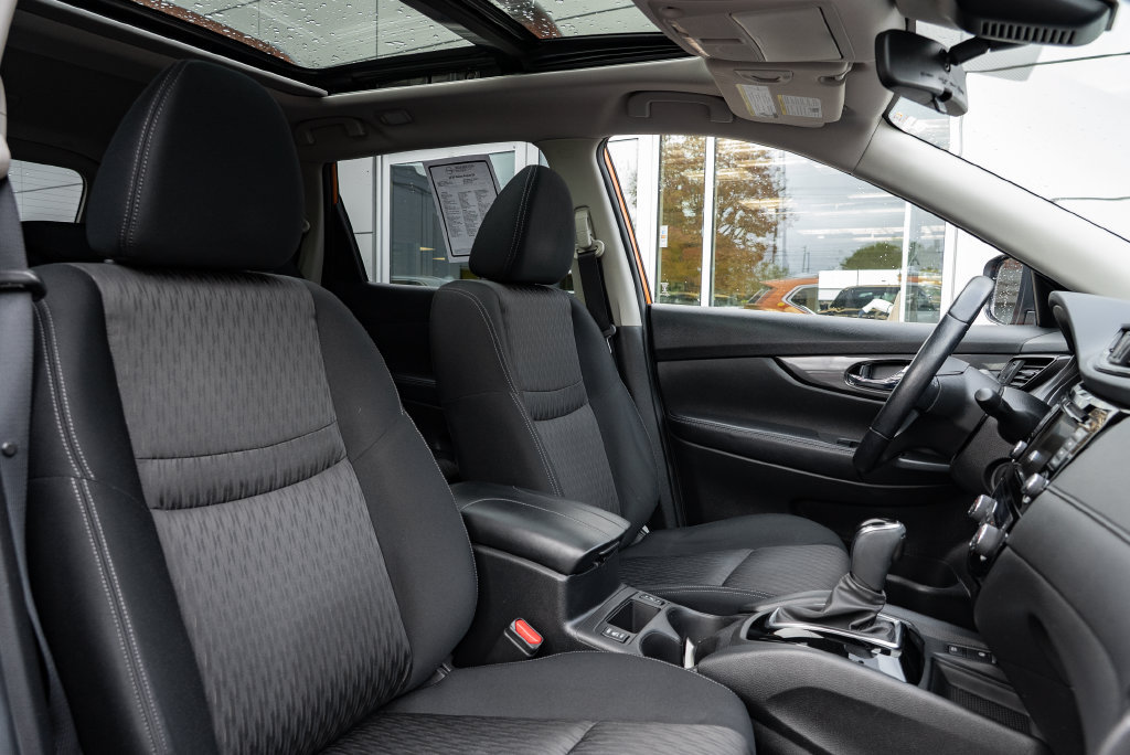 Used 2020 Nissan Rogue SV w/ Sun & Sound Touring Package AWD/4WD image 28