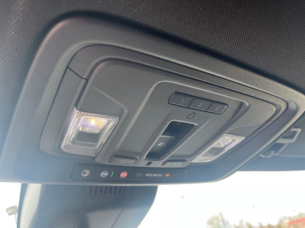 Used 2024 Chevrolet Silverado 1500 High Country w/ Technology Package image 13