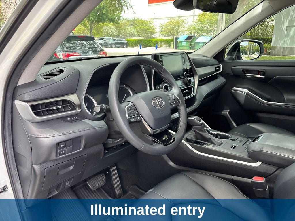 Used 2020 Toyota Highlander XLE FWD image 19