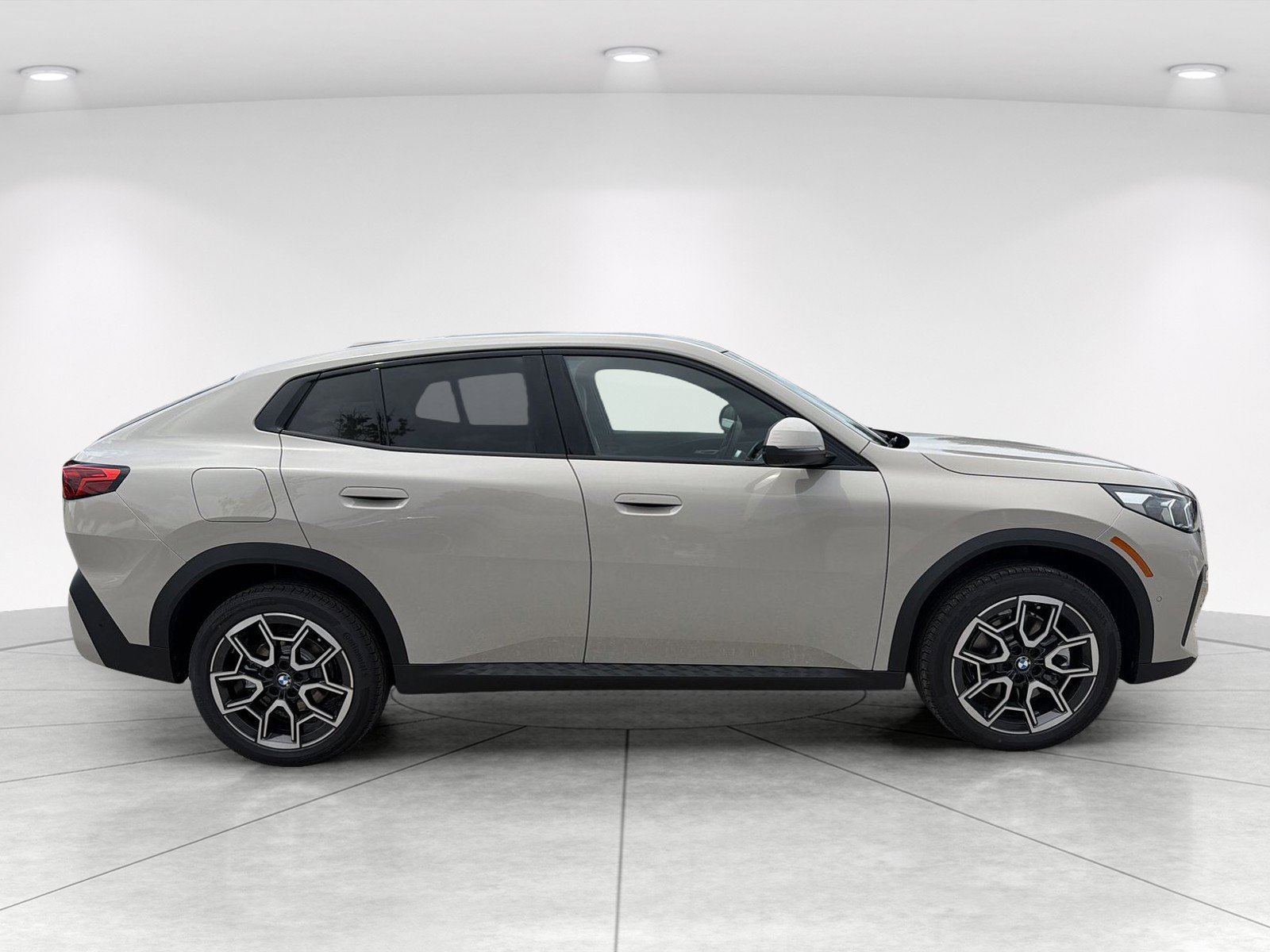 New 2026 BMW X2 xDrive28i w/ Technology Package AWD/4WD image 3