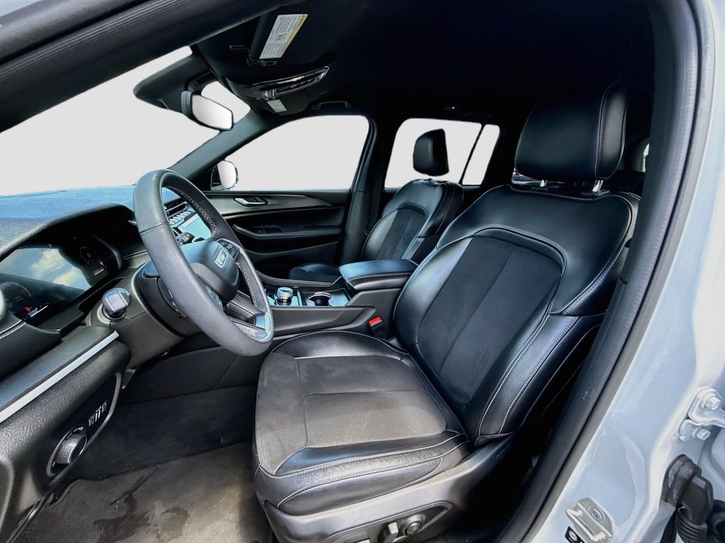 Used 2024 Jeep Grand Cherokee Altitude RWD image 23