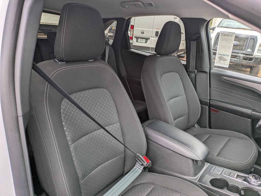 Used 2025 Ford Escape Active image 28