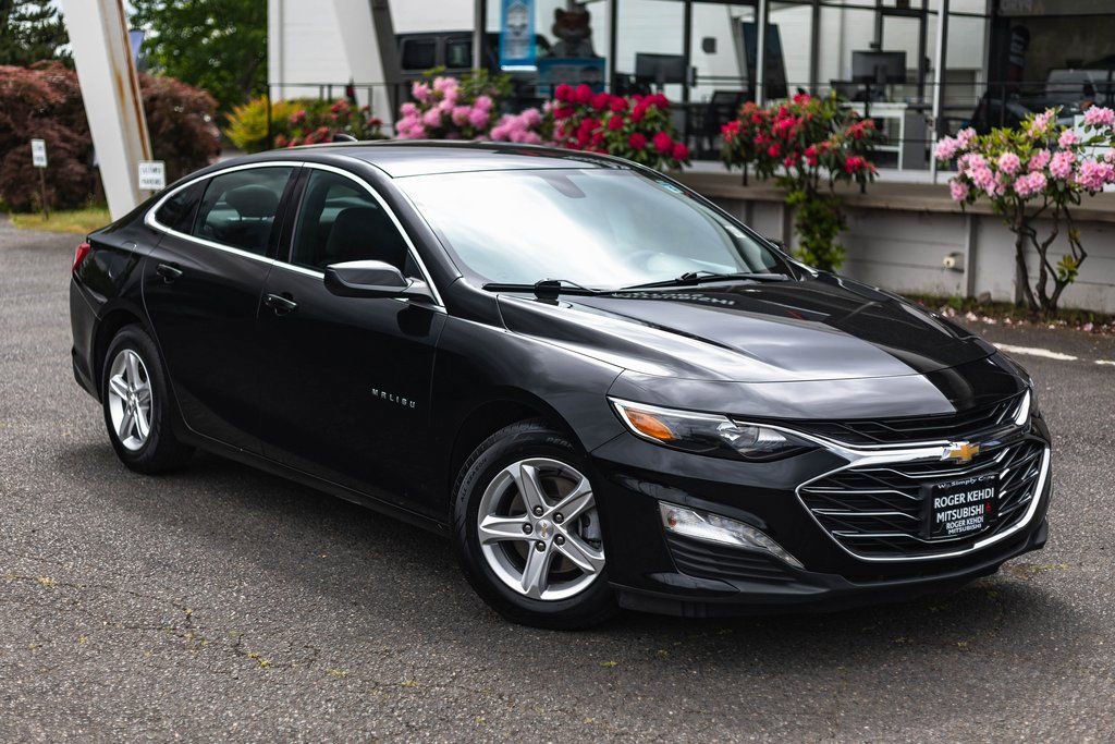 Used 2022 Chevrolet Malibu LT FWD image 2