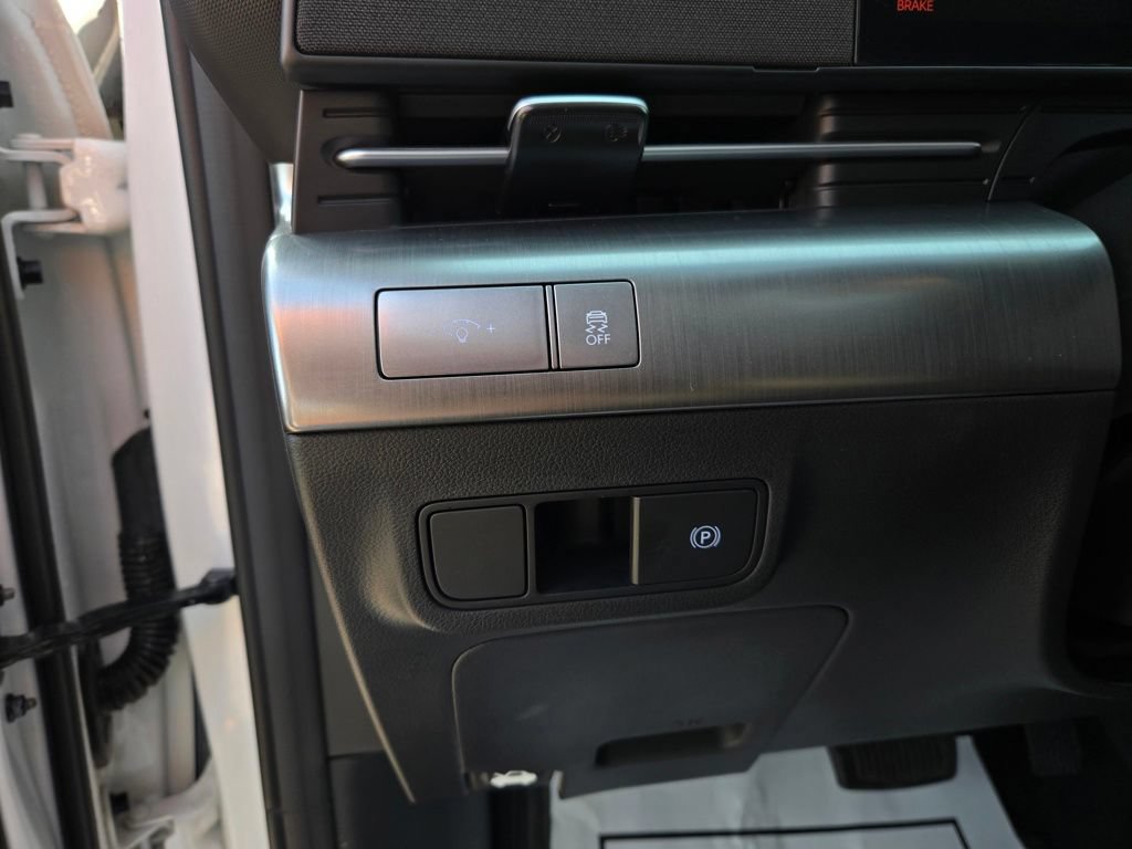 Used 2024 Hyundai Kona SE FWD image 13