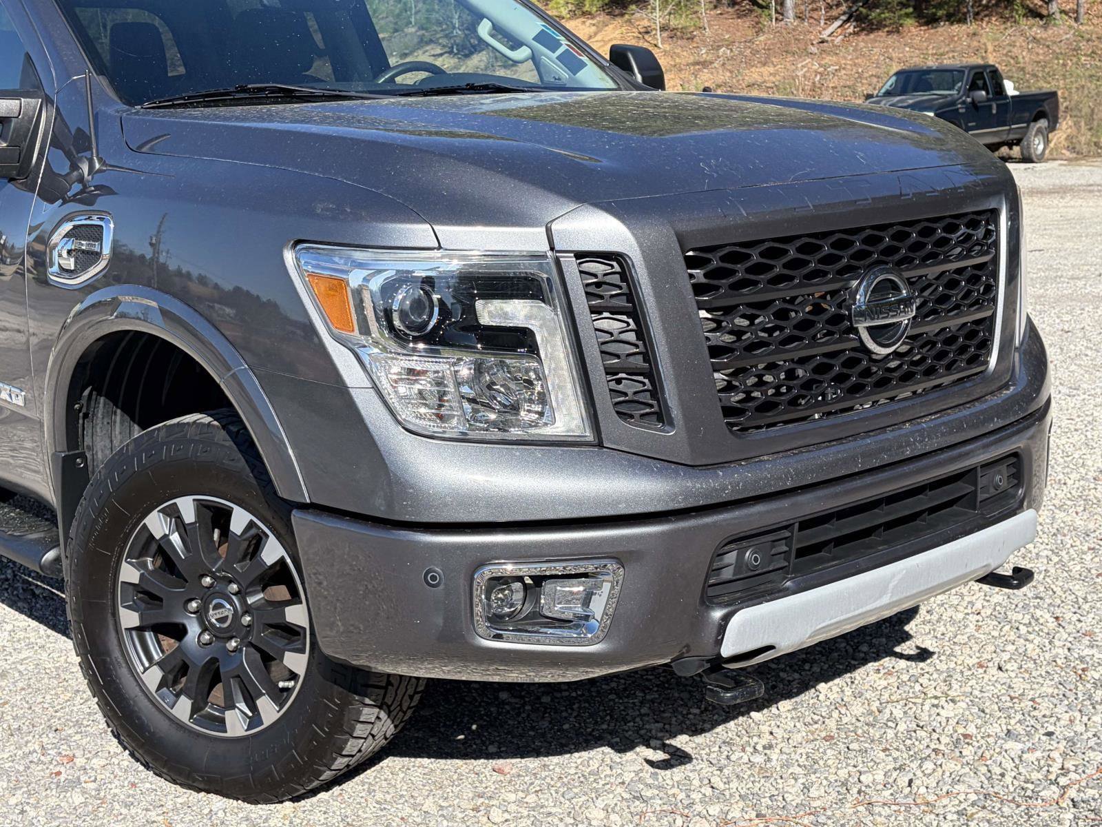 Used 2019 Nissan Titan PRO-4X w/ Pro-4x Convenience Package image 26