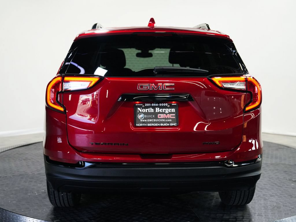 Used 2024 GMC Terrain SLE w/ Driver Convenience Package AWD/4WD image 7