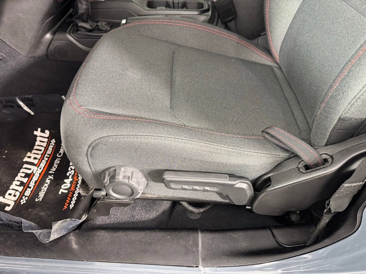 Used 2025 Jeep Wrangler Unlimited Rubicon image 12