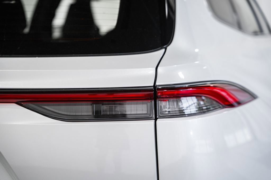 New 2026 Toyota Crown Signia image 6