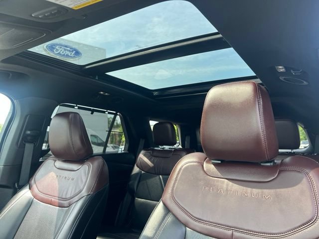 Used 2024 Ford Explorer Platinum w/ Technology Package AWD/4WD image 25