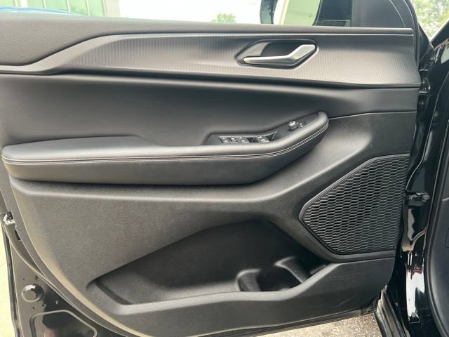 Certified 2023 Jeep Grand Cherokee L Altitude AWD/4WD image 10