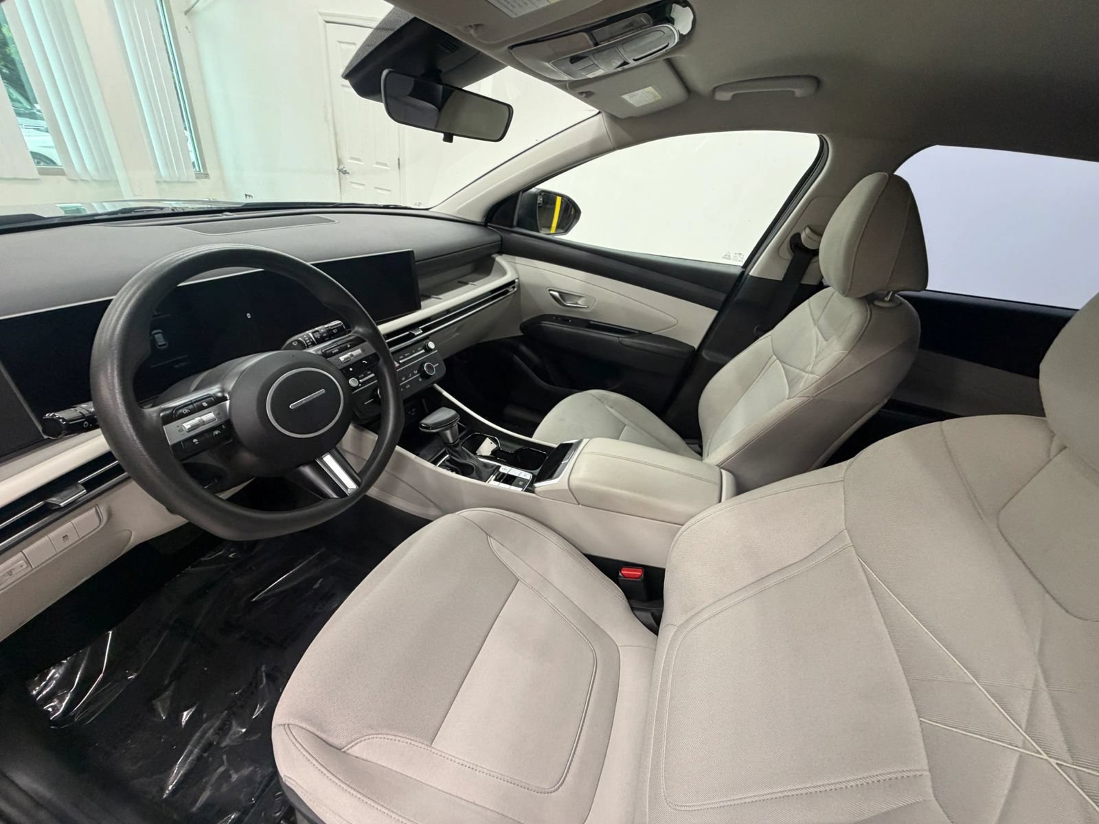 Used 2025 Hyundai Tucson SE AWD/4WD image 14