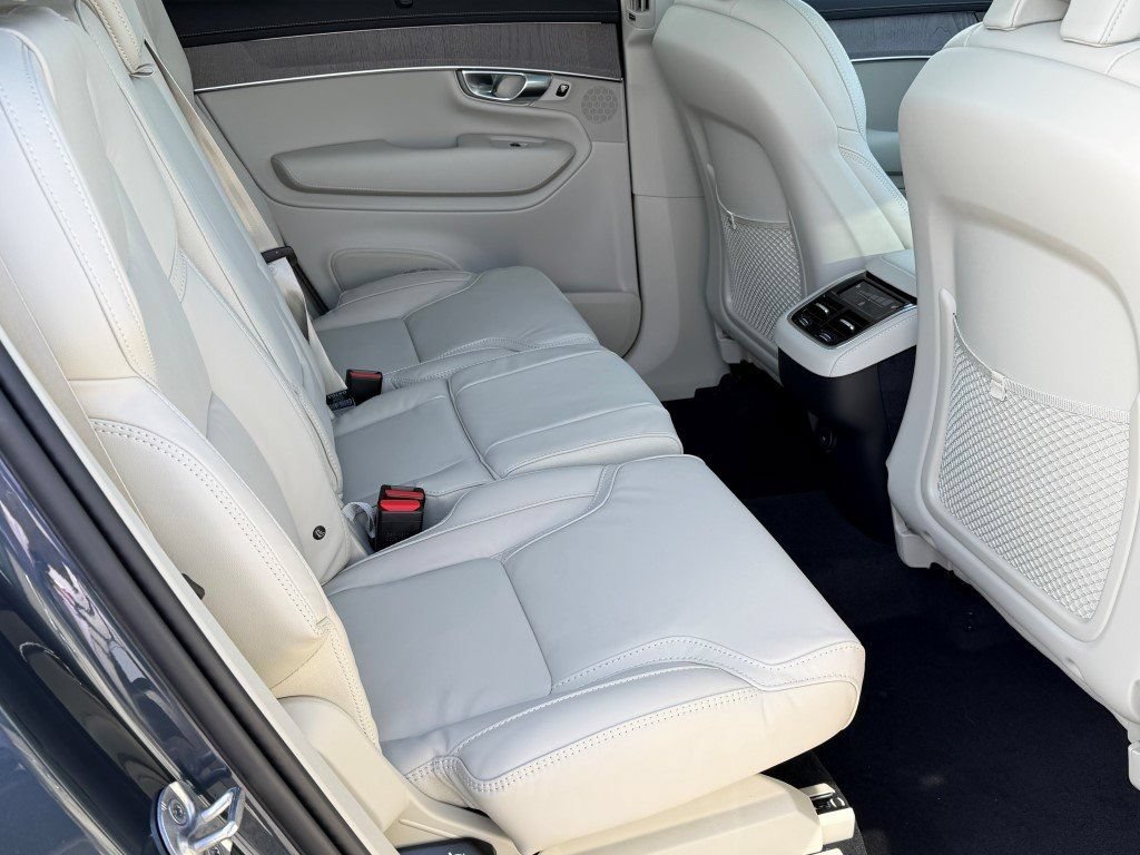 New 2026 Volvo XC90 B6 Ultra w/ Protection Package AWD/4WD image 13