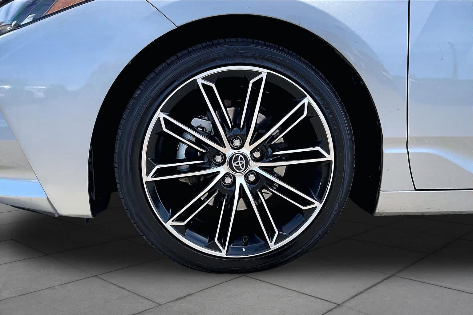 Used 2019 Toyota Avalon XSE FWD image 10
