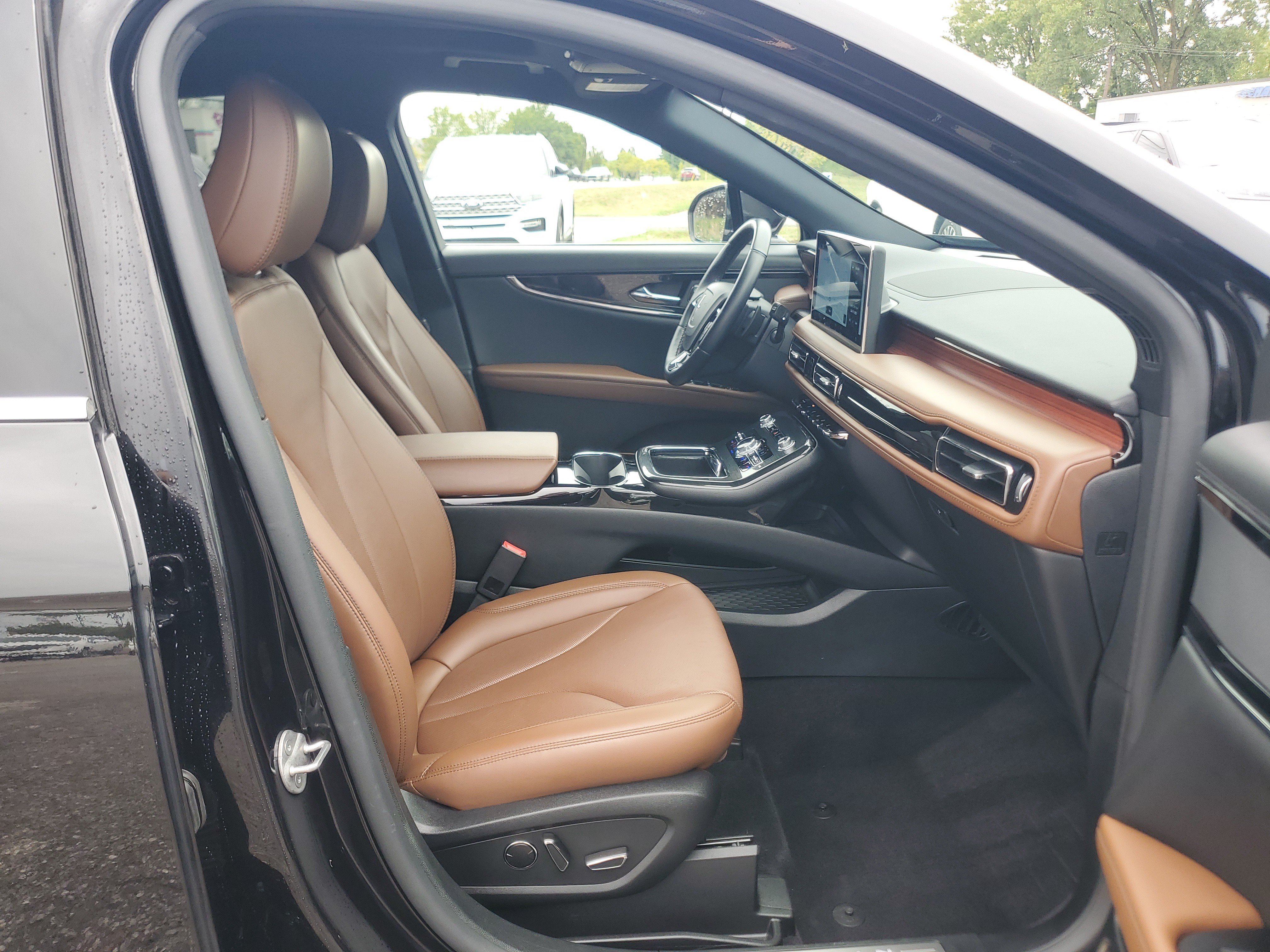 Used 2023 Lincoln Nautilus Reserve AWD/4WD image 9