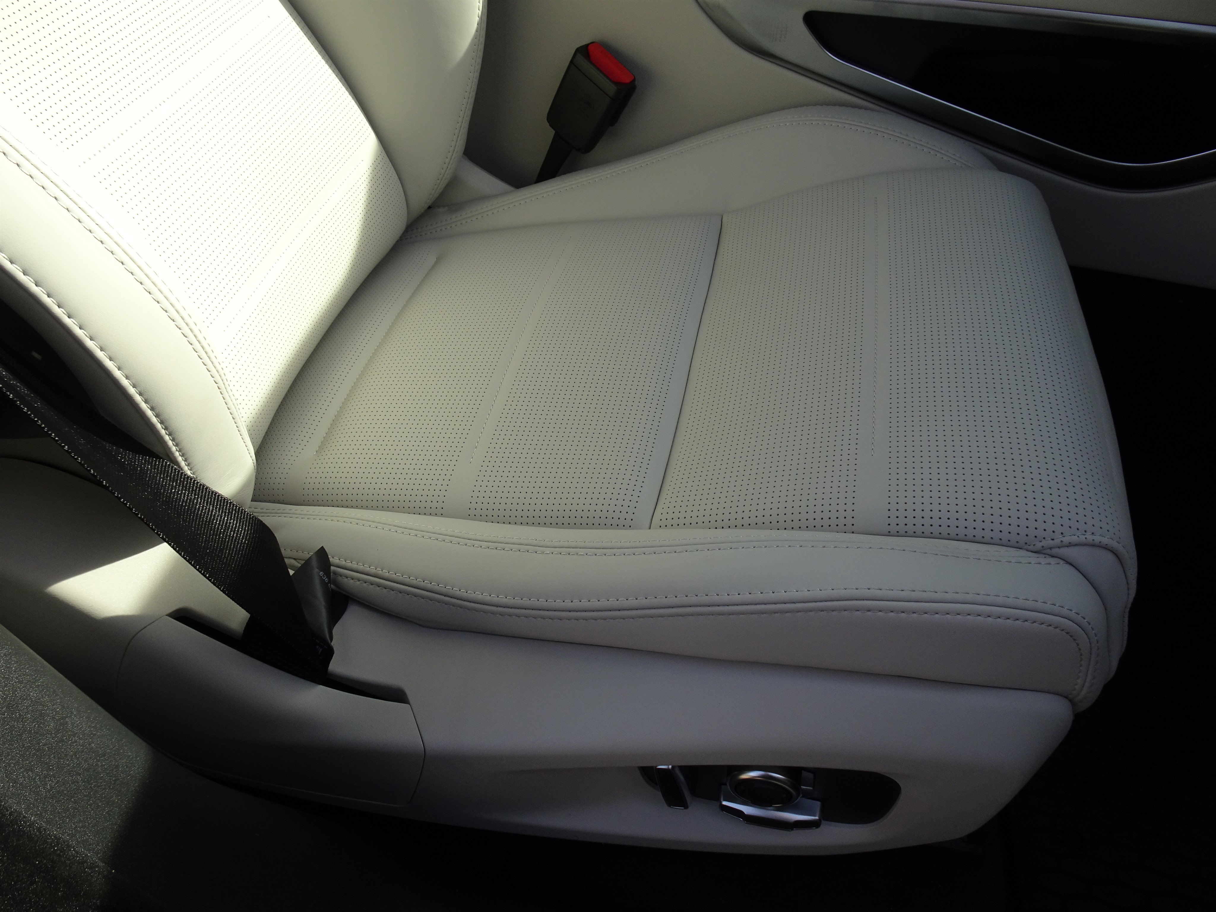 New 2026 Jaguar F-PACE SVR 575 Edition image 28