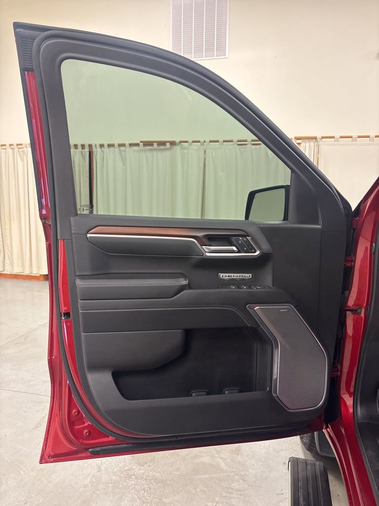 Used 2024 GMC Sierra 1500 Denali w/ Technology Package AWD/4WD image 18