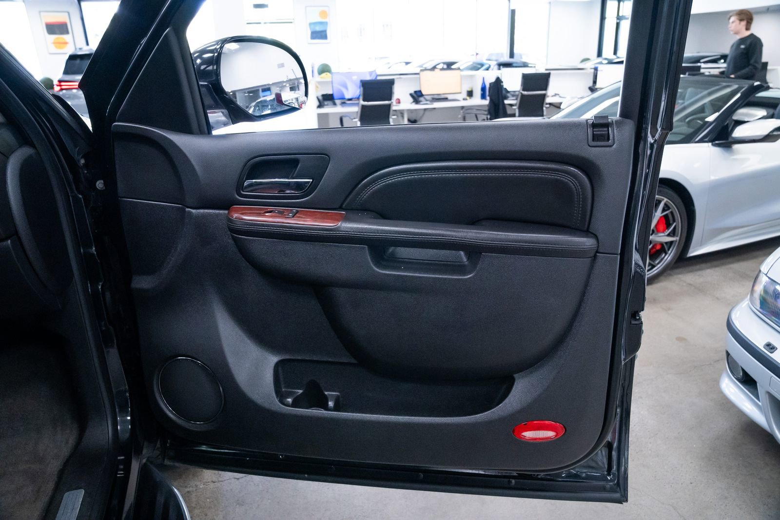 Used 2010 Cadillac Escalade 4WD Hybrid image 21