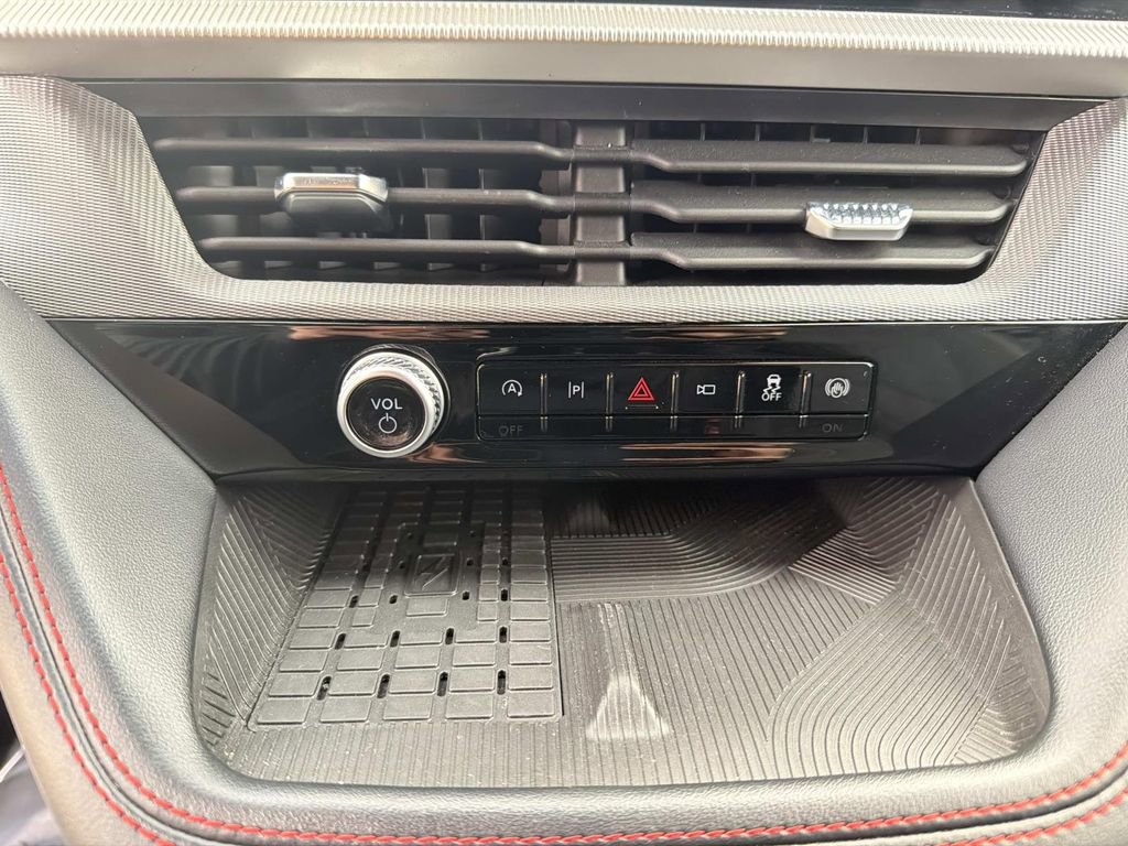 Used 2025 Ford Explorer ST-Line w/ Premium Package image 29