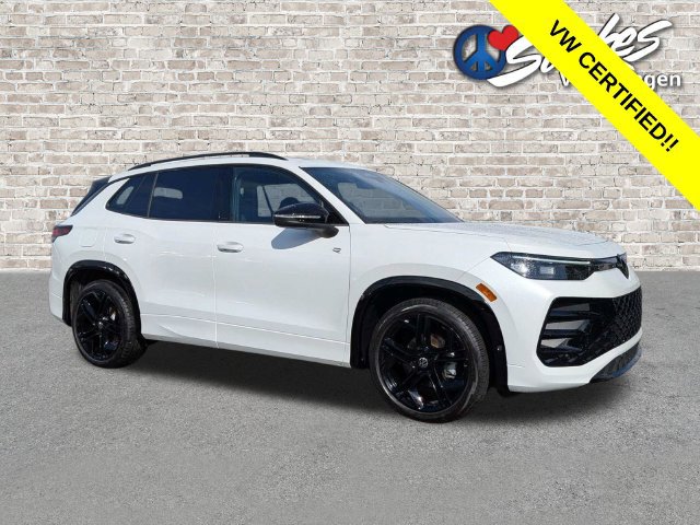 Certified 2025 Volkswagen Tiguan SE R-Line FWD image 2