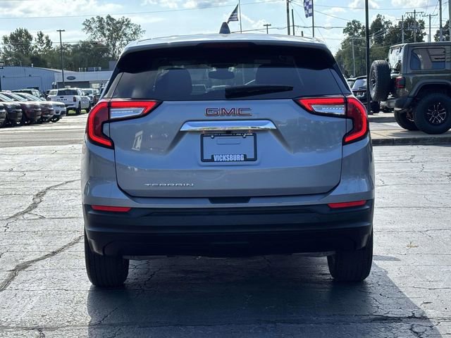 Used 2024 GMC Terrain SLE image 31