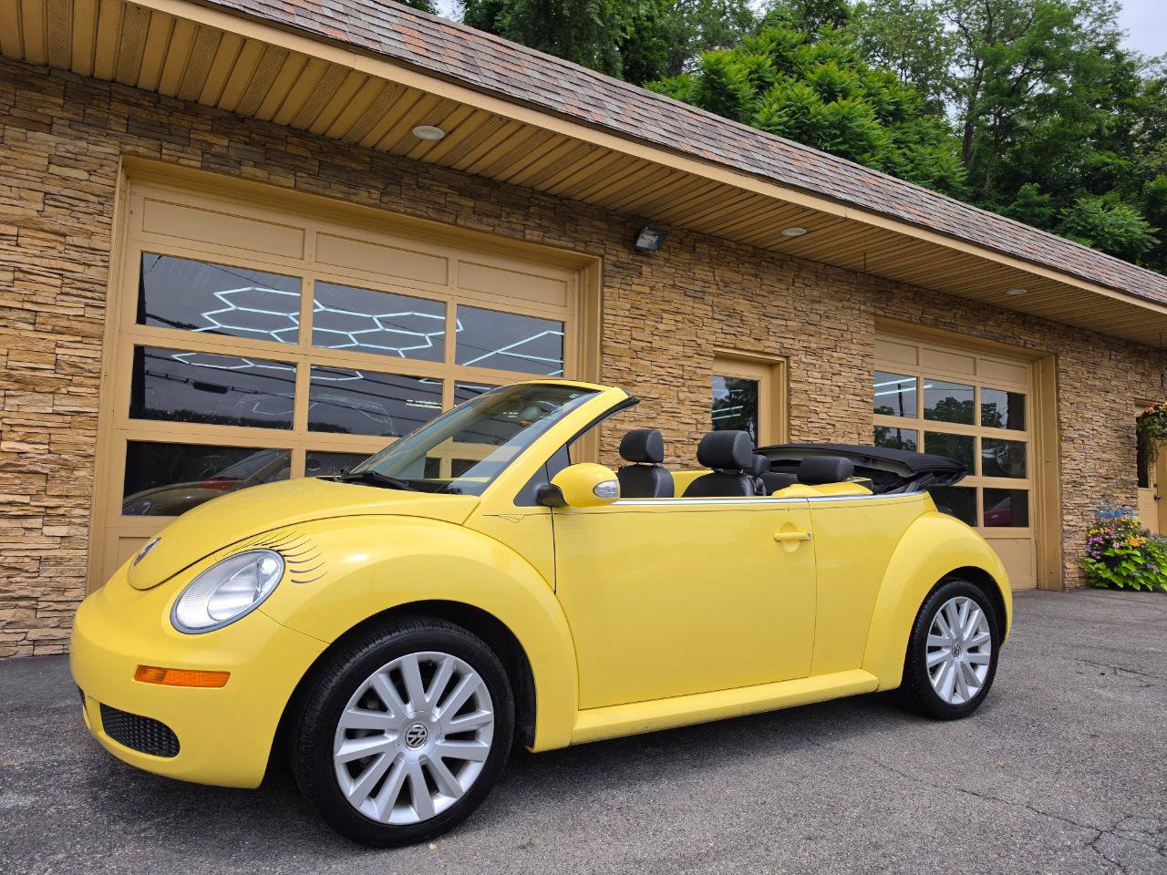 Used 2008 Volkswagen Beetle SE FWD image 48