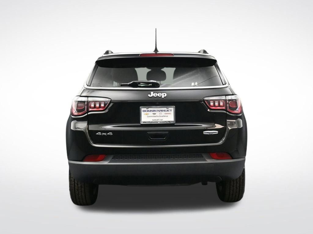 Used 2021 Jeep Compass Latitude image 4