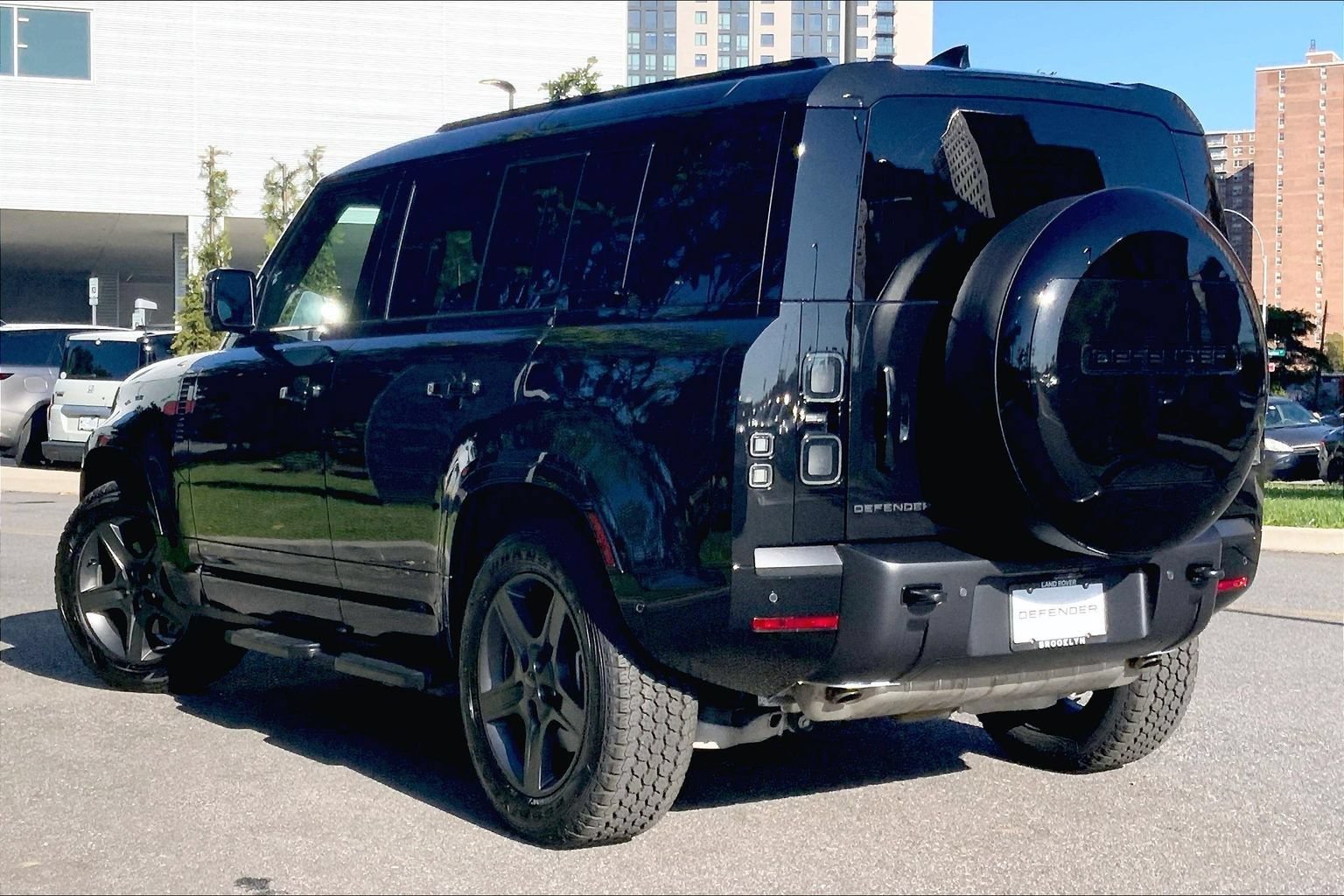 Certified 2026 Land Rover Defender 110 X-Dynamic SE AWD/4WD image 11