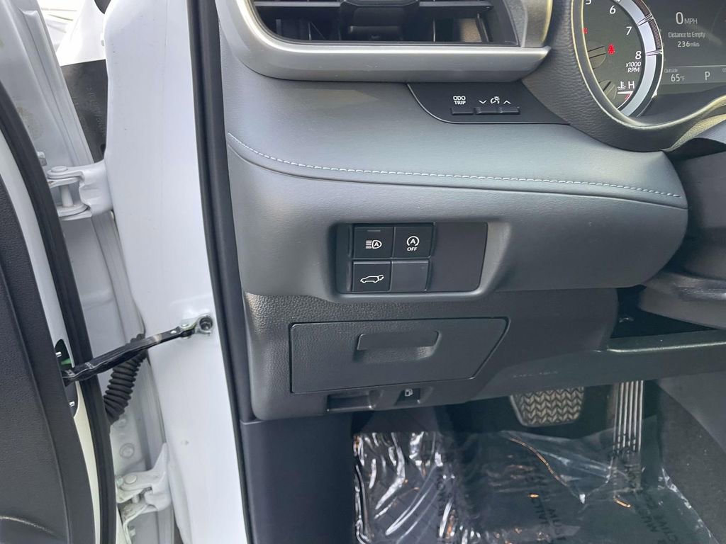 Used 2024 Toyota Highlander LE image 30