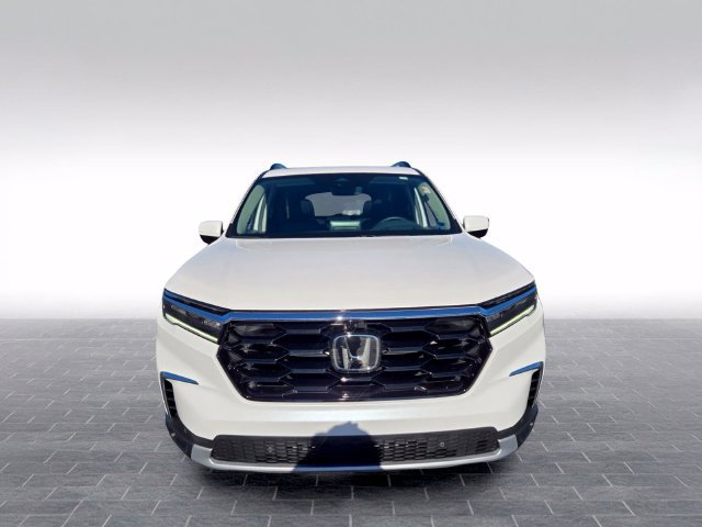Used 2025 Honda Pilot Elite image 2