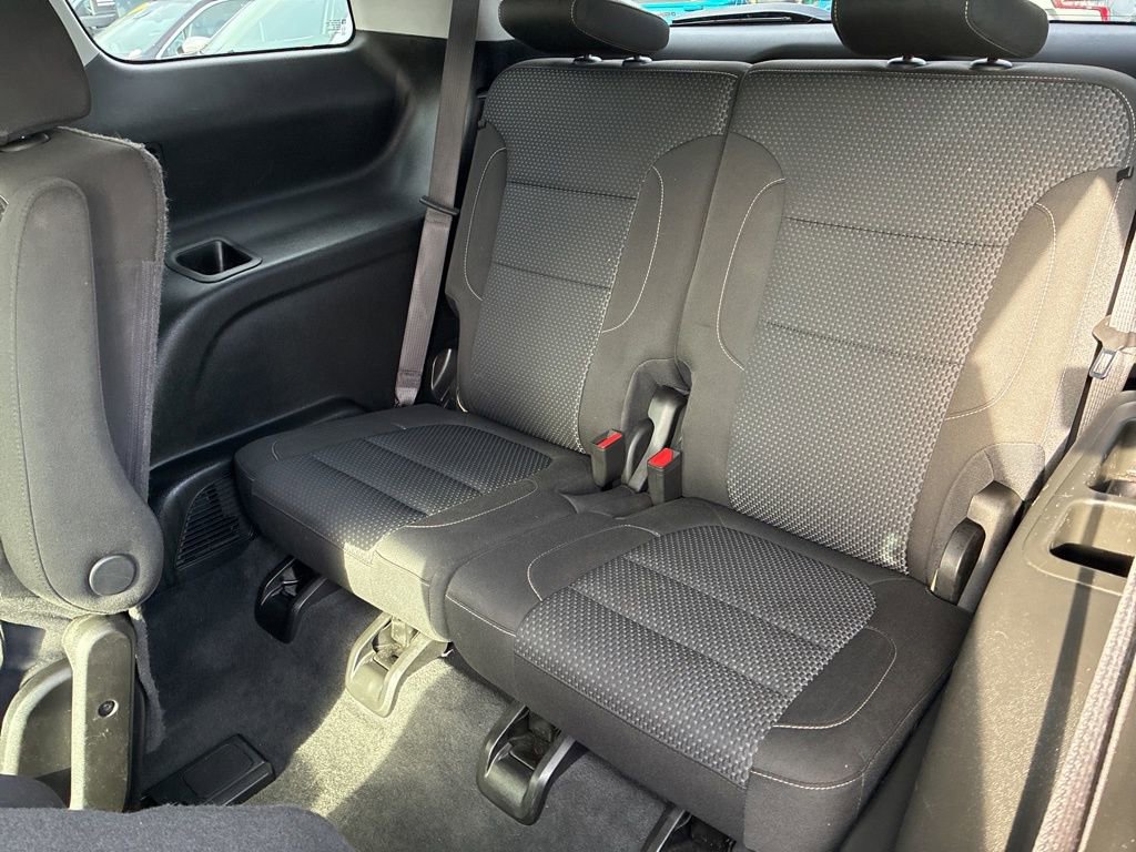 Used 2023 GMC Acadia SLE w/ Driver Convenience Package image 33