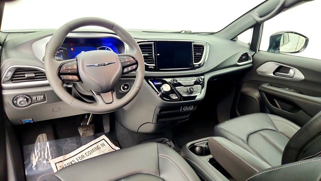 Used 2024 Chrysler Pacifica Limited FWD image 12
