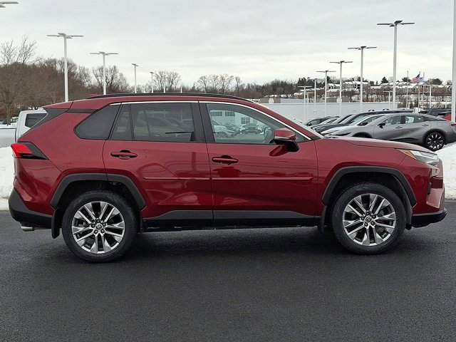 Used 2022 Toyota RAV4 XLE Premium image 7