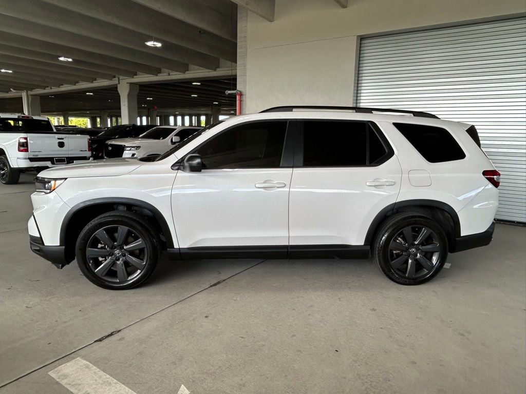 Used 2023 Honda Pilot Sport image 6