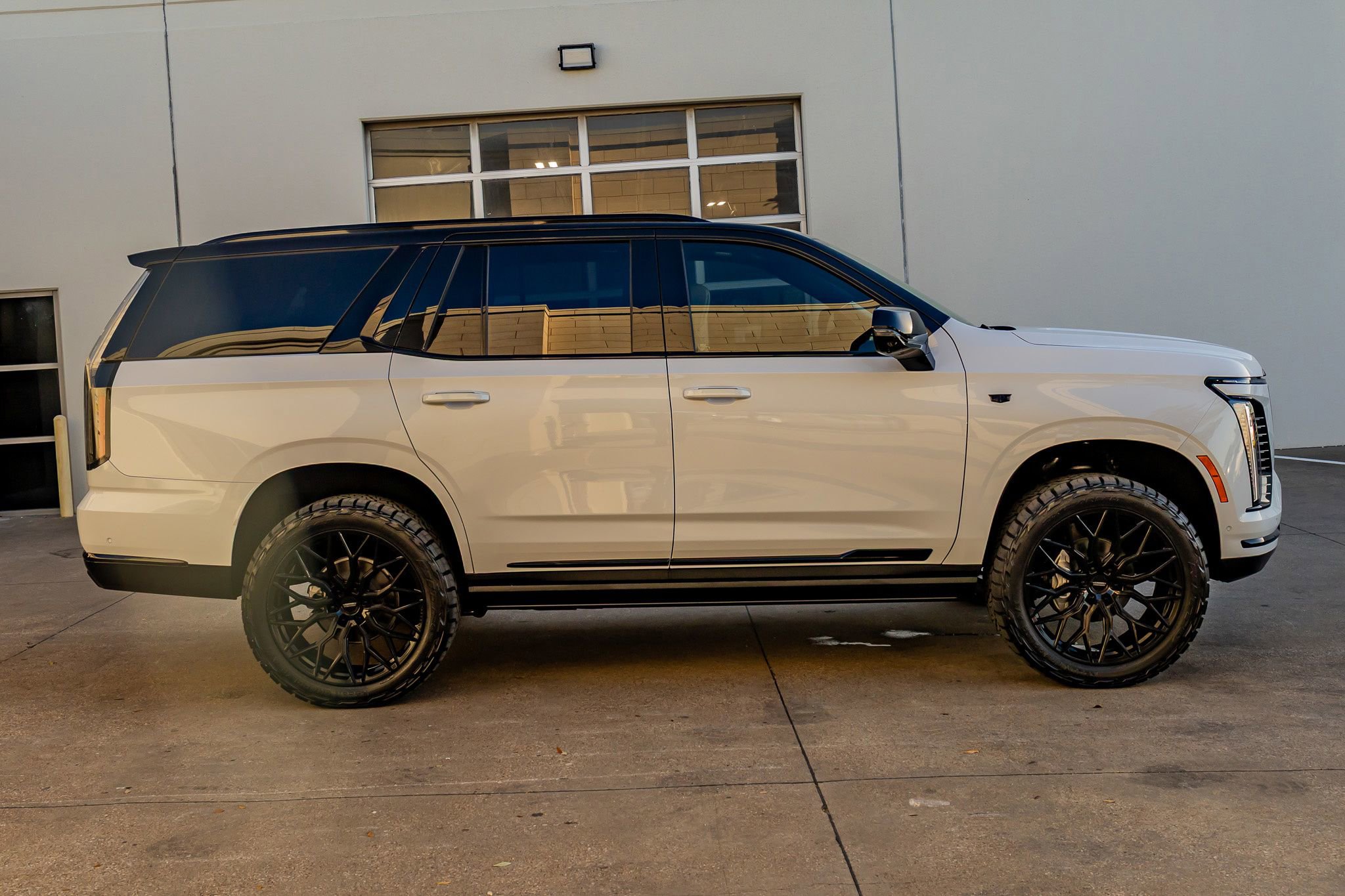 Used 2026 Cadillac Escalade Platinum Sport w/ LPO, ONYX Package image 11