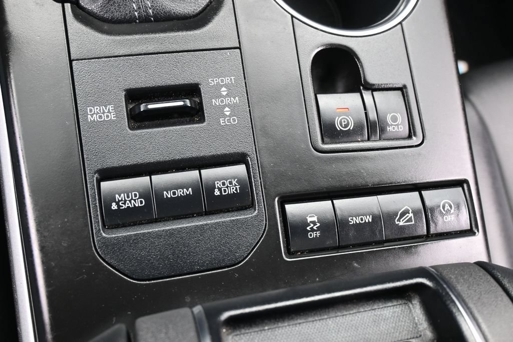 Used 2022 Toyota Highlander XLE AWD/4WD image 23